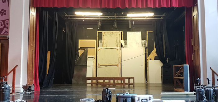 bedroom farce sat am